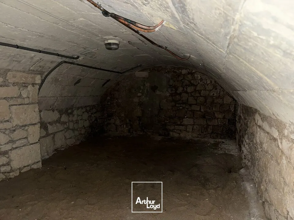 TOURS CENTRE COMMERCE A LOUER 56 M² - CAVES ET EMPLACEMENT COMMERCANT