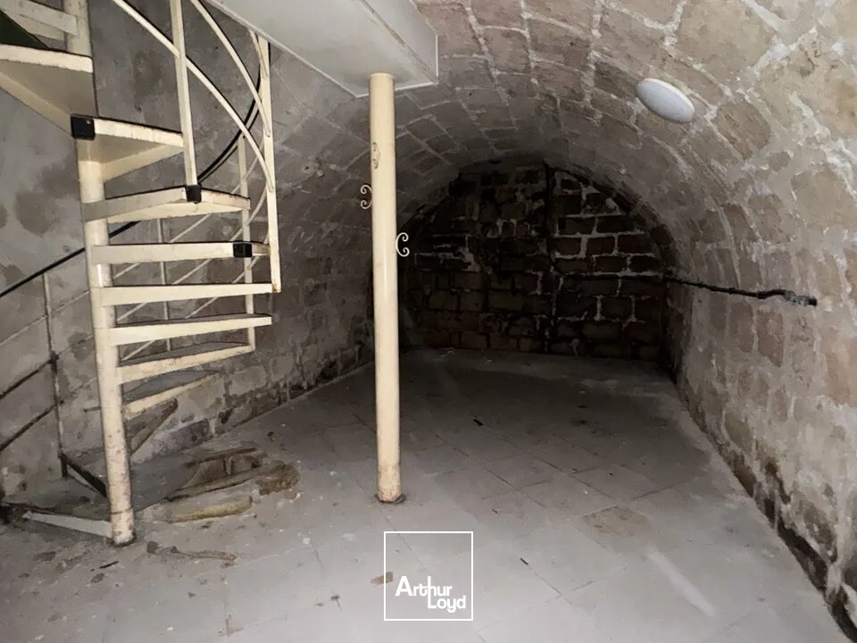 TOURS CENTRE COMMERCE A LOUER 56 M² - CAVES ET EMPLACEMENT COMMERCANT