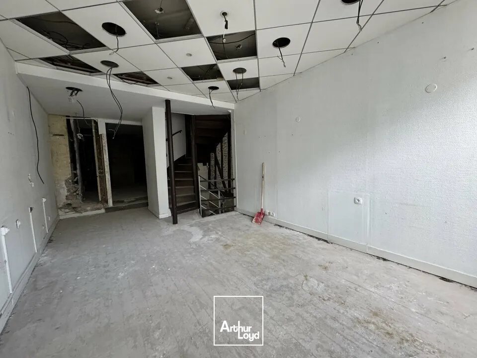 TOURS CENTRE COMMERCE A LOUER 56 M² - CAVES ET EMPLACEMENT COMMERCANT