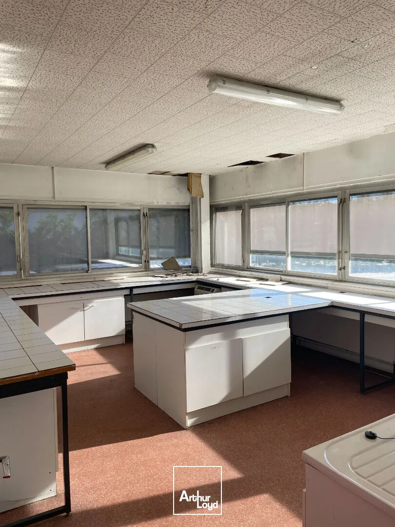 Bureaux Limoges 189 m² Limoges ZONE NORD avec stationnements