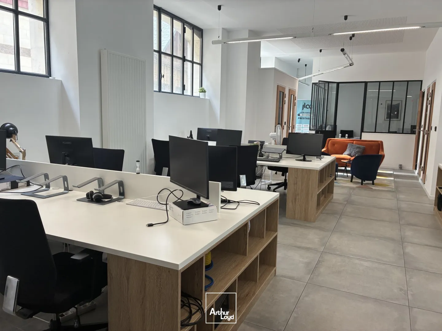 Bureaux rénovés et meublés à Louer dans le Centre