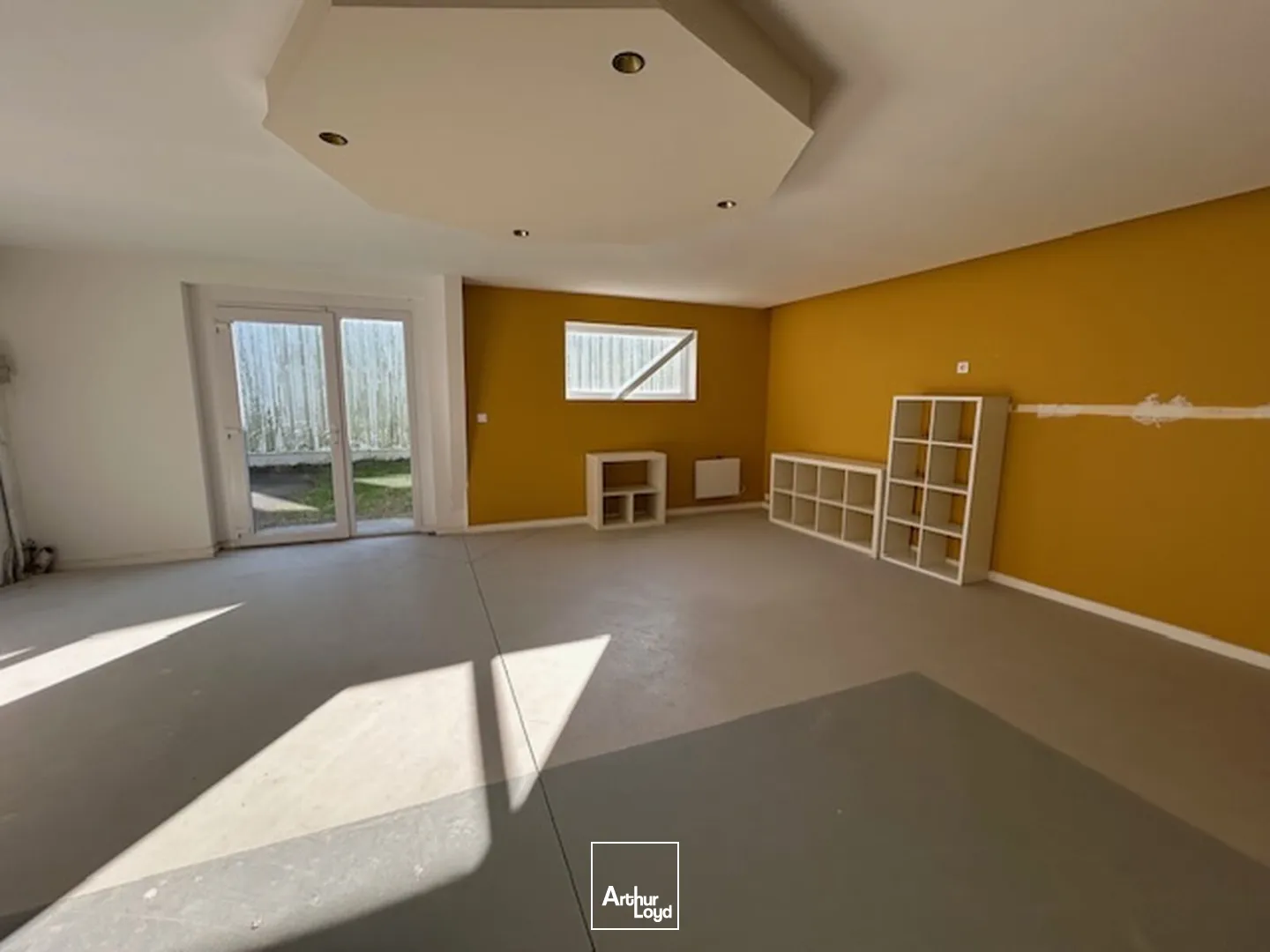 BUREAUX - STOCKAGE - ST NAZAIRE - 250M2 - 377 m2 - OUEST - LOCATION