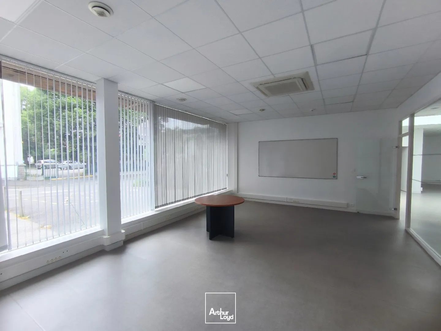 A LOUER - BUREAUX - 150 M2 - LOCAL COMMERCIAL - ST NAZAIRE - GARE