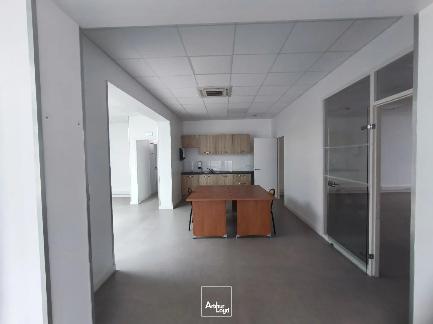 A LOUER - BUREAUX - 150 M2 - LOCAL COMMERCIAL - ST NAZAIRE - GARE