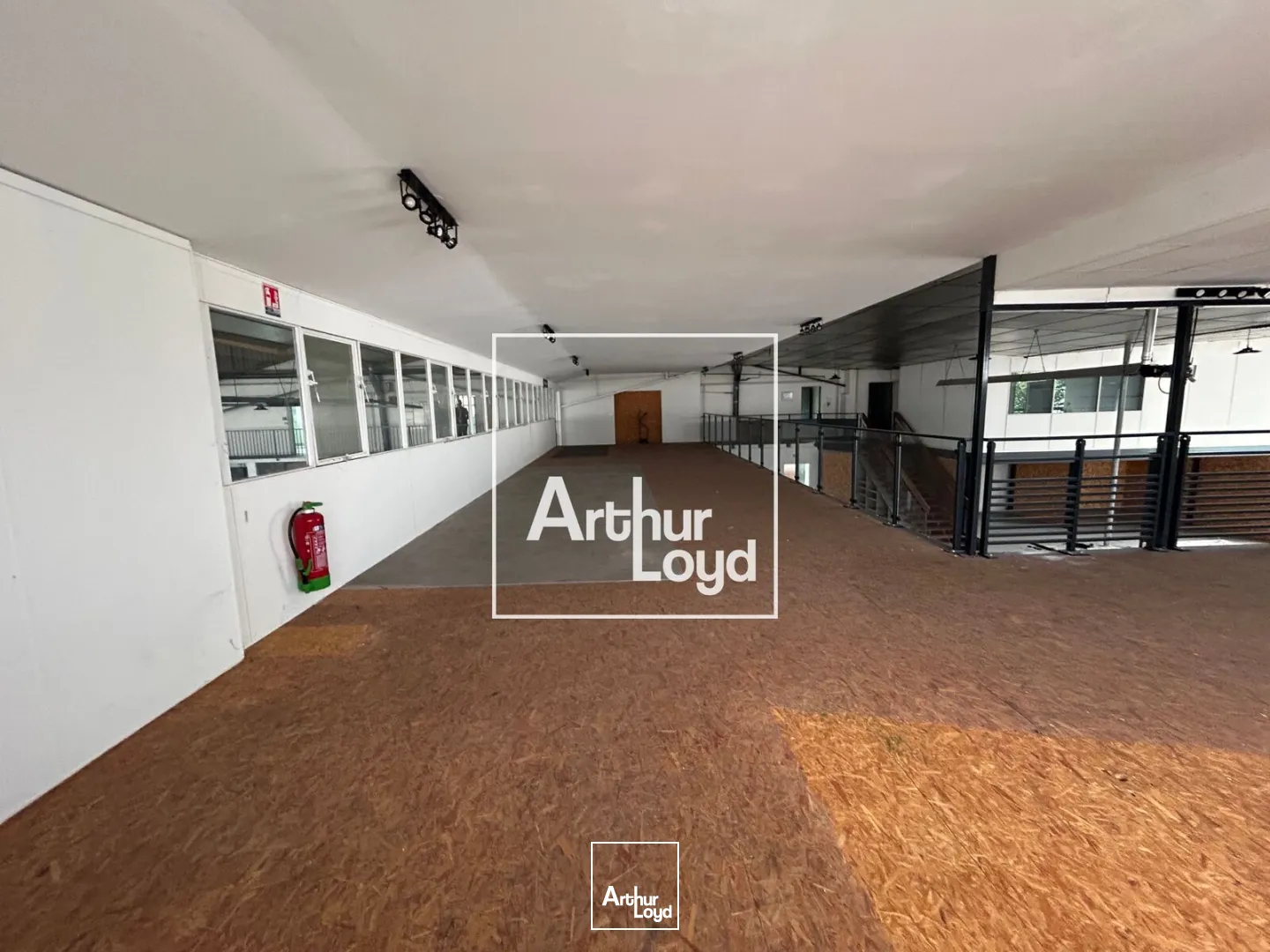 LOCAUX COMMERCIAUX À LA LOCATION - PORTET SUR GARONNE 