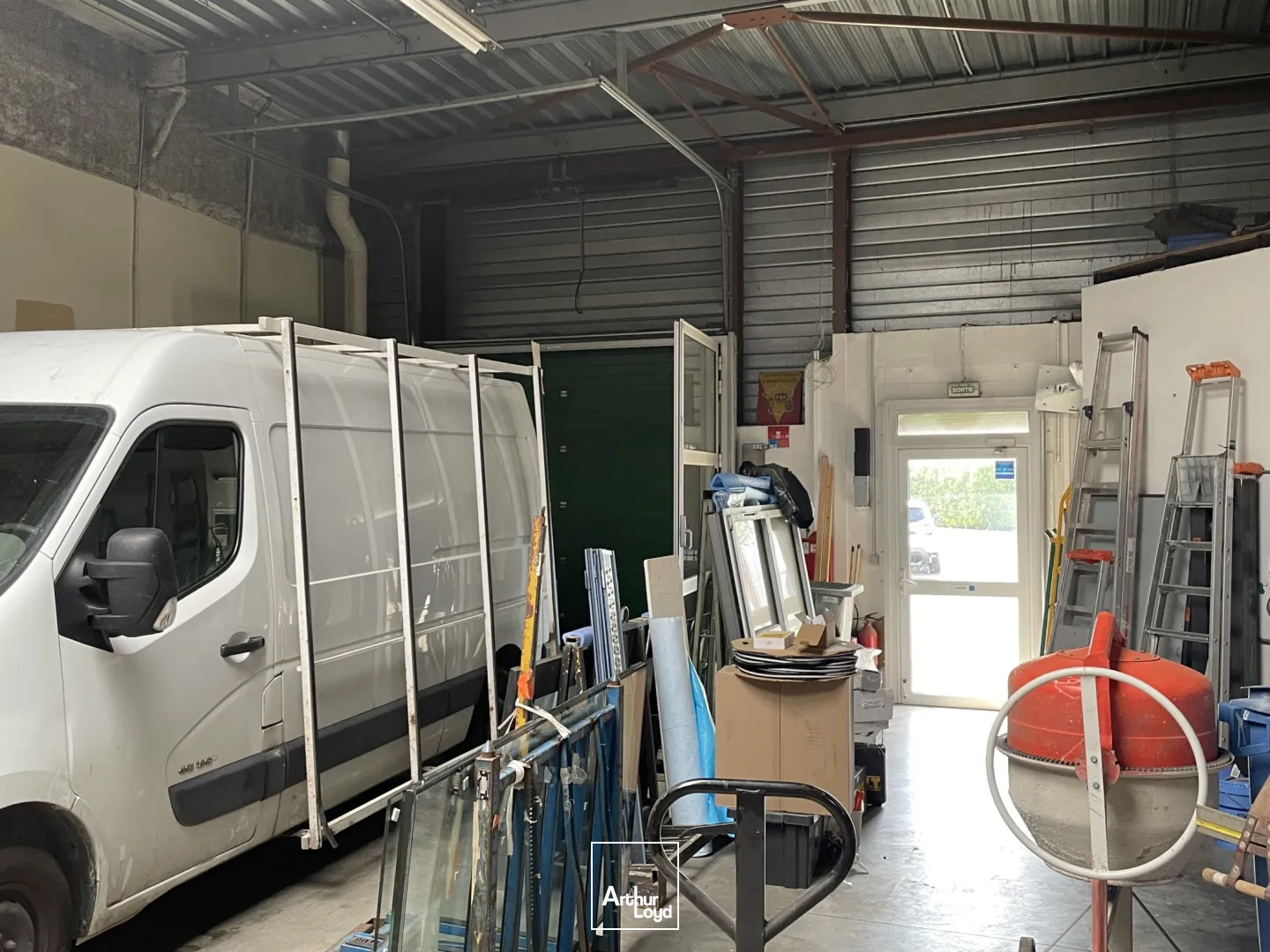 local d'activité - Négoce 365 m² environ