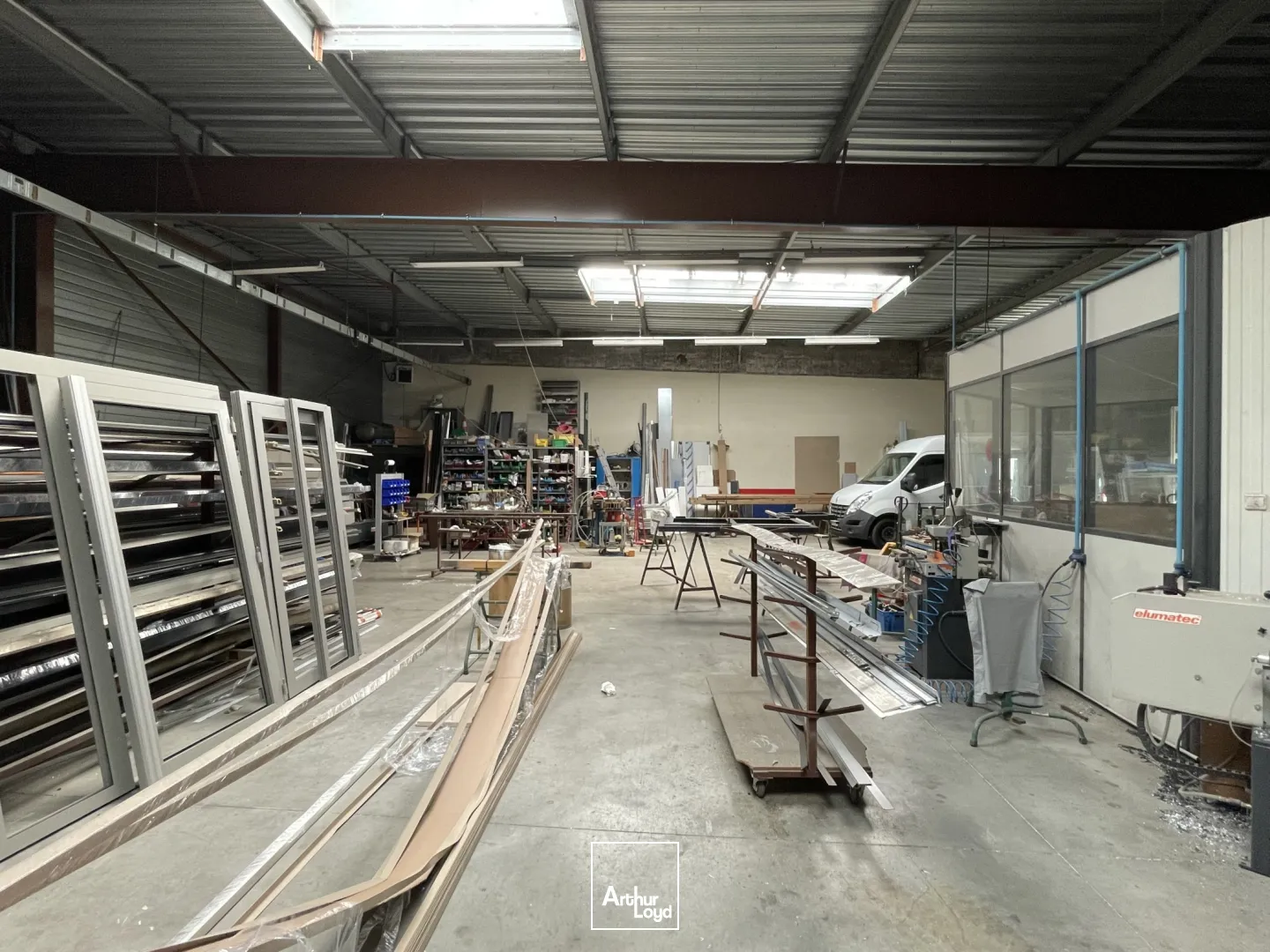 local d'activité - Négoce 365 m² environ