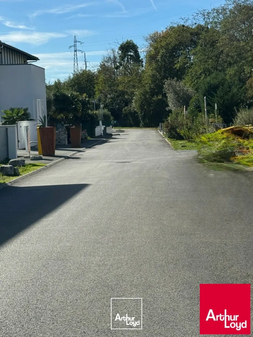 ST JEAN DE LUZ, RARE, BUREAUX de 95 m² 