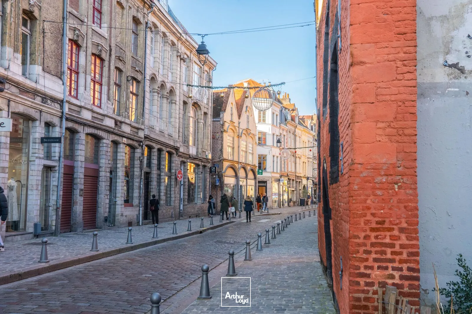 Immeuble commercial à vendre au coeur du Vieux Lille - Grande surface exploitable et façade remarquable