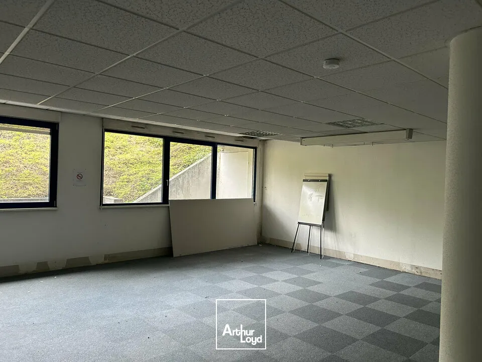 BUREAUX à VENDRE de 786 m²