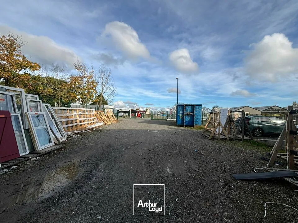 À louer  Bâtiment de stockage de 460 m² avec grande hauteur et accès poids lourds - Zone d'activités d'Aubigny (proche la Roche-sur-Yon)