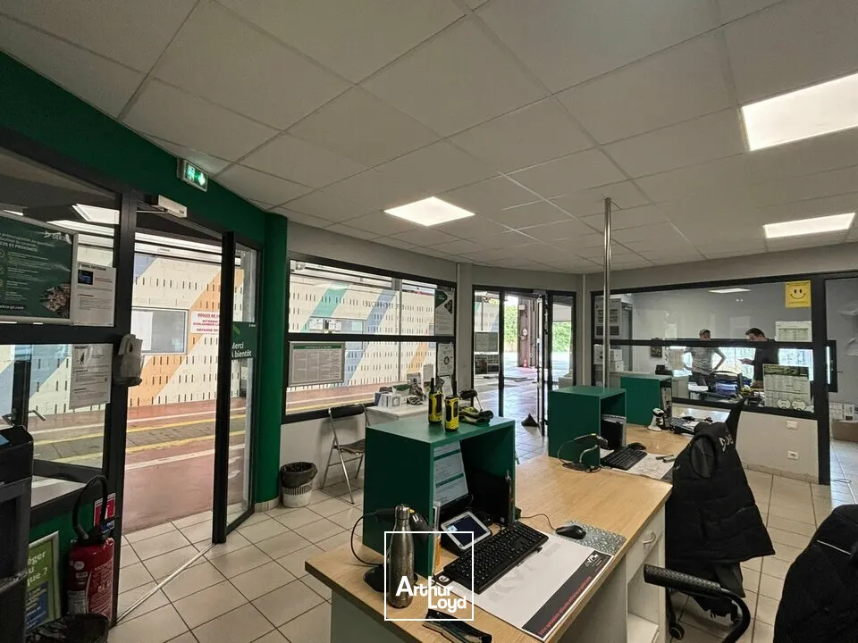 LA ROCHE‑SUR‑YON  LOCAL D'ACTIVITÉ ET TERRAIN 25 475m² À VENDRE