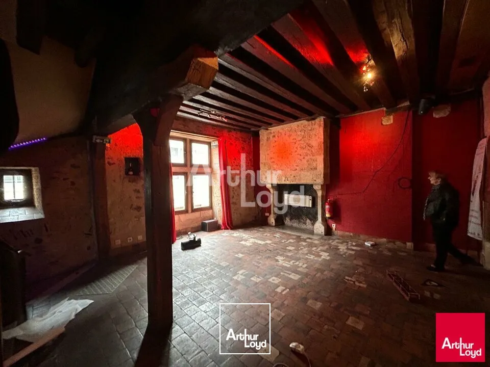 BLOIS - LOCATION LOCAL COMMERCIAL DE 151,06 M² - CENTRE VILLE
