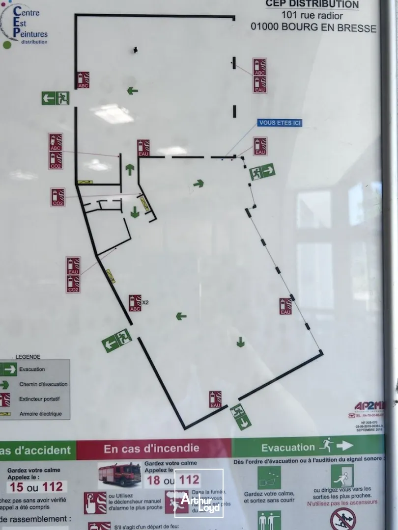 À LOUER : Bâtiment industriel indépendant de 1 001 m² sur son terrain de 3 123 m² dans la zone de Cenord à Bourg-en-Bresse.