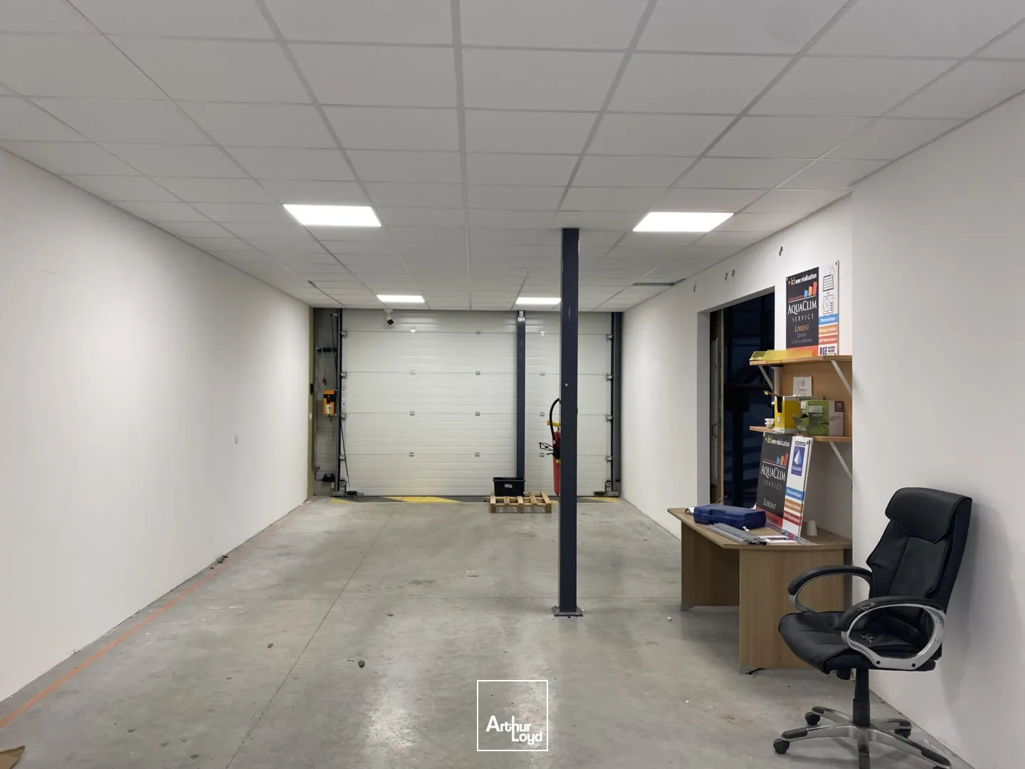 A LOUER - LOCAL D'ACTIVITE ET BUREAUX DE 3200 M² - QUEVEN