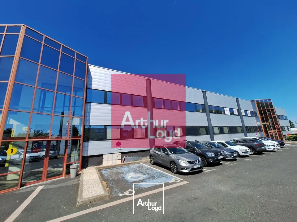 CLERMONT-FERRAND ZI BREZET A LOUER BUREAUX 251 M²