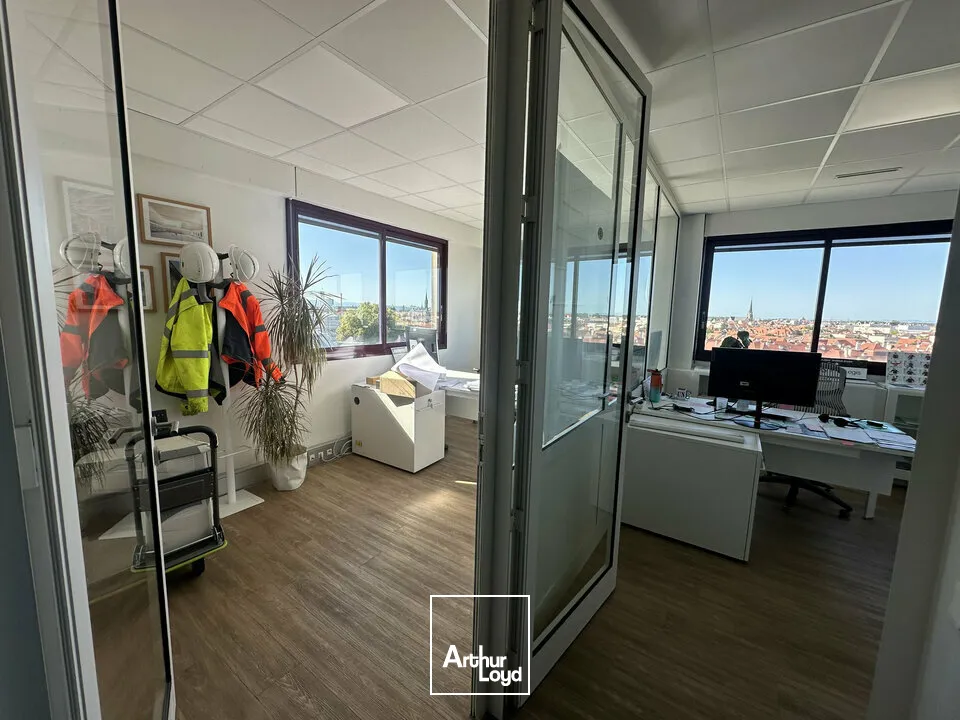 BUREAUX à VENDRE de 435.99 m²