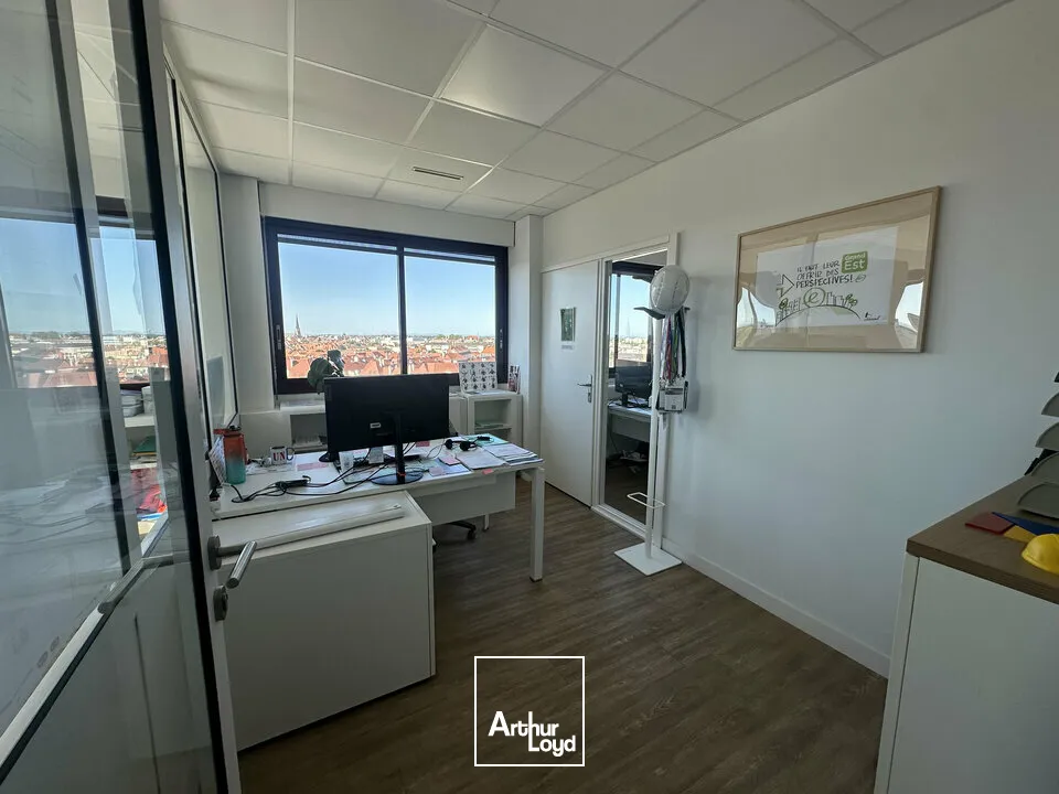 BUREAUX à VENDRE de 435.99 m²