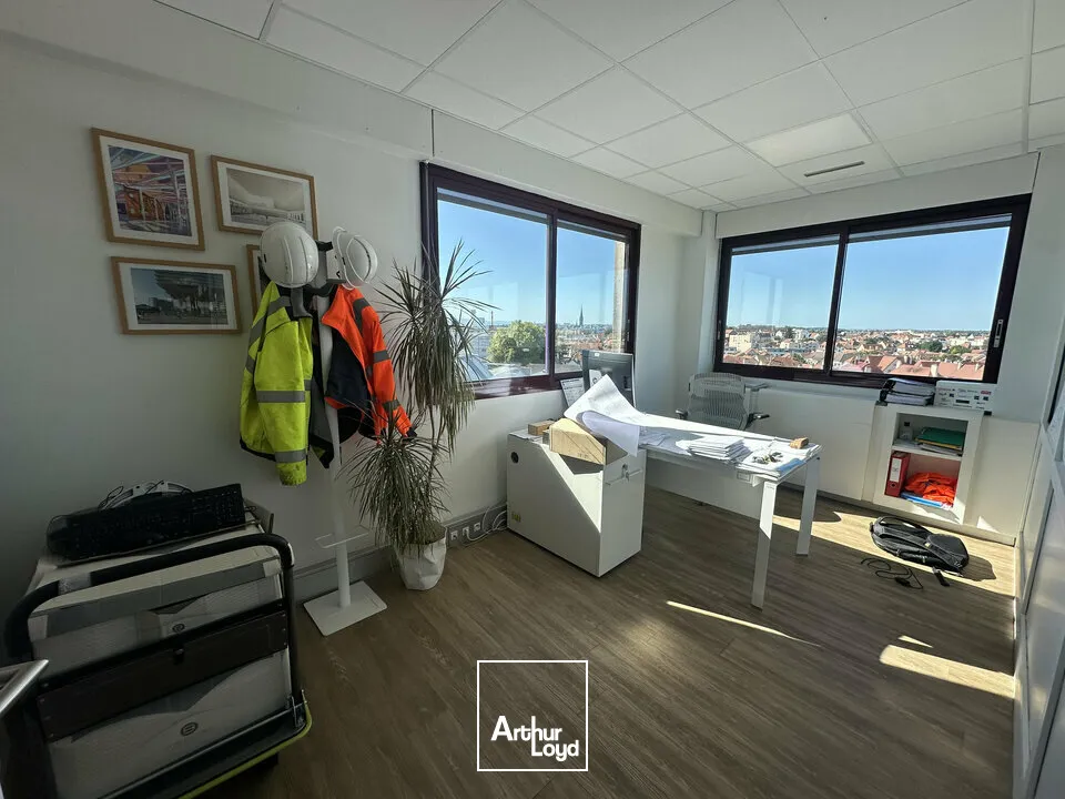 BUREAUX à VENDRE de 435.99 m²