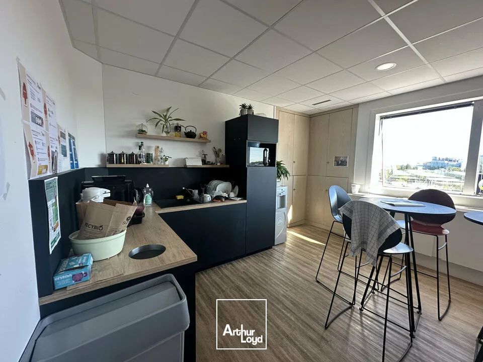 BUREAUX à VENDRE de 435.99 m²