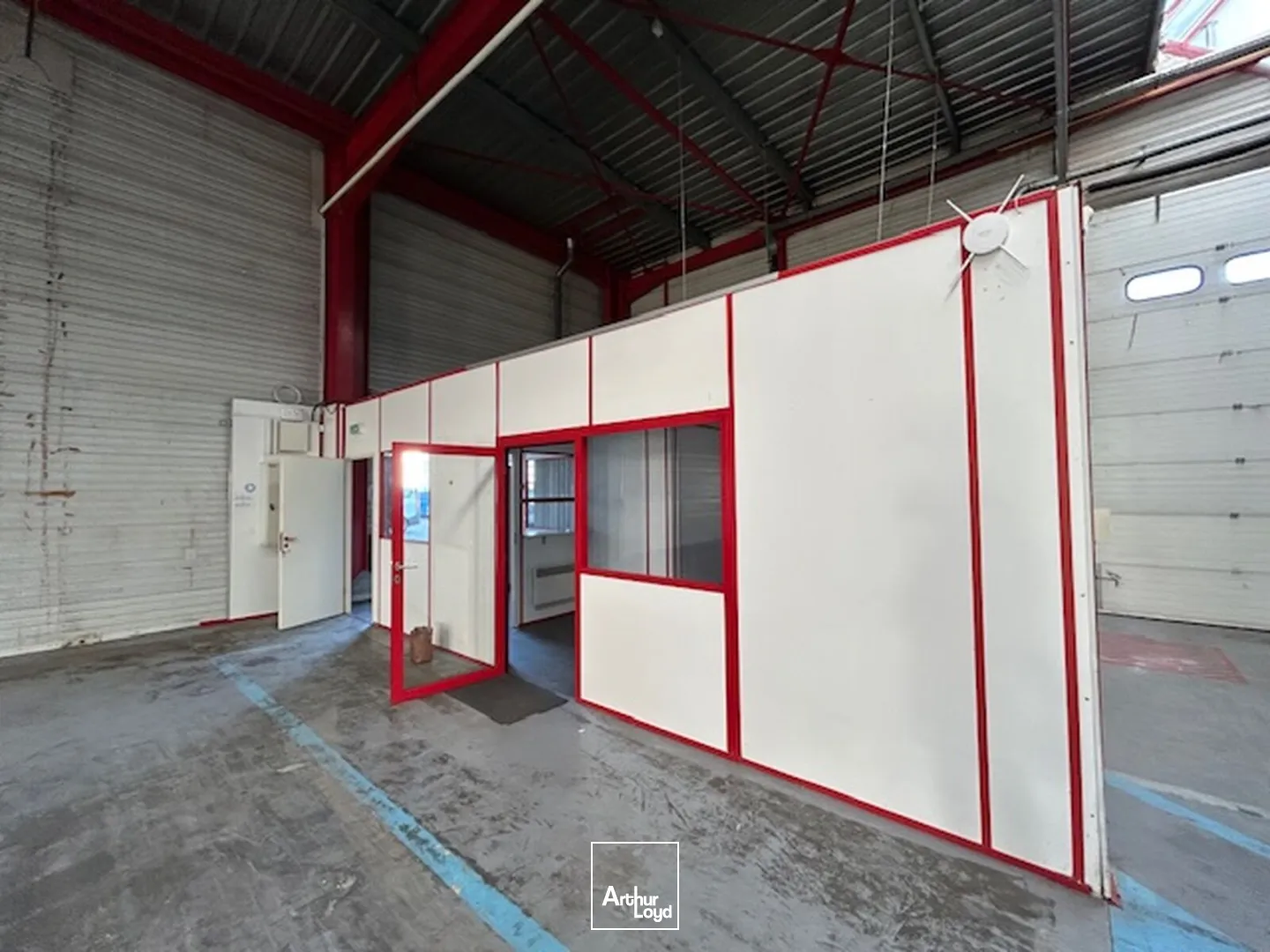 Entrepôt à louer Zone Petite Forêt , secteur zone commerciale 