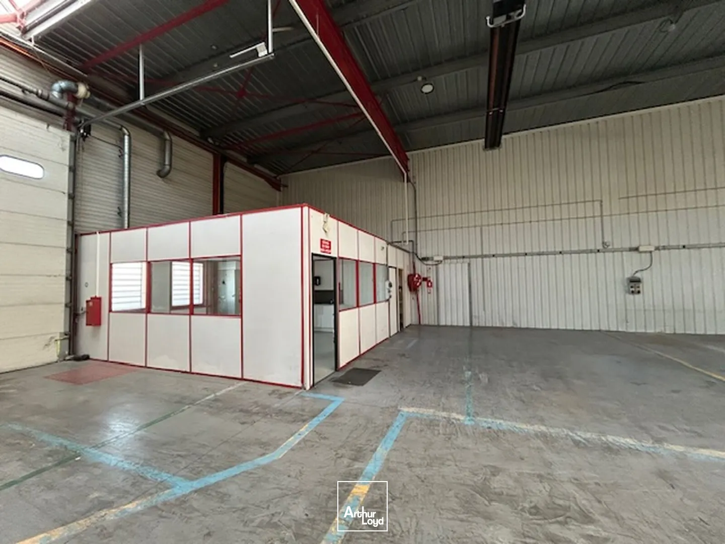 Entrepôt à louer Zone Petite Forêt , secteur zone commerciale 