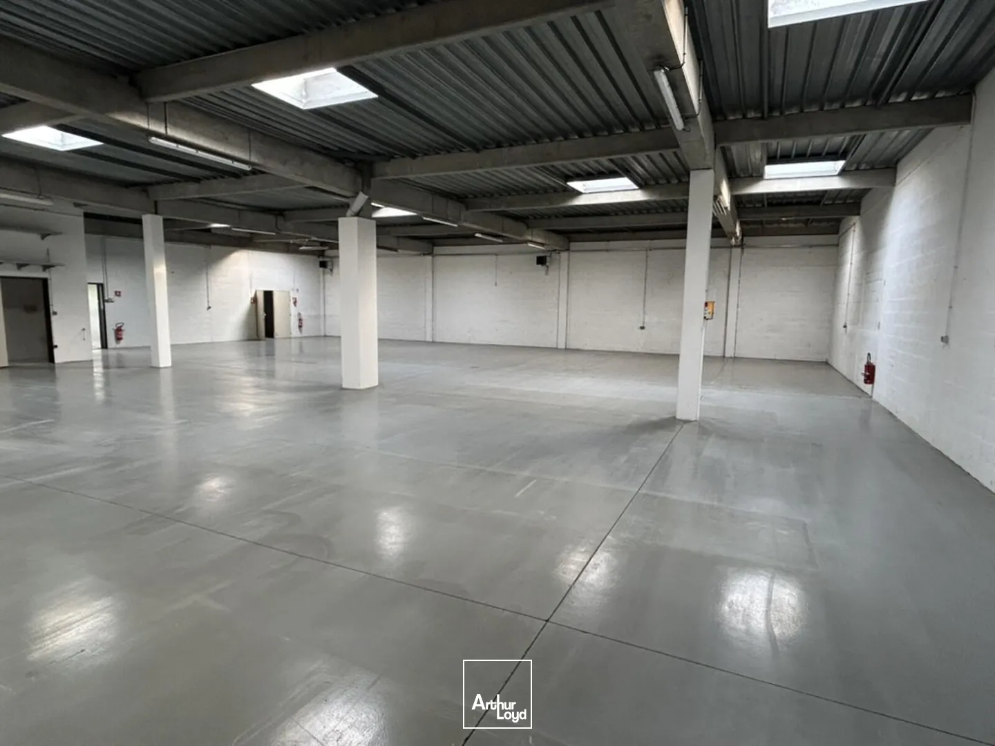 Local d'activité à louer, CRT. 