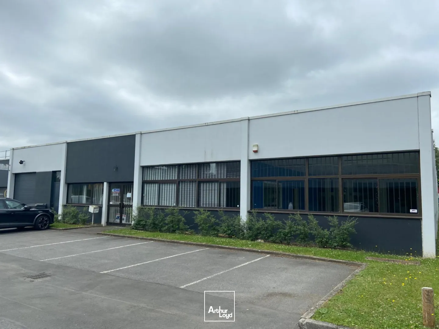 Local d'activité à louer, CRT. 