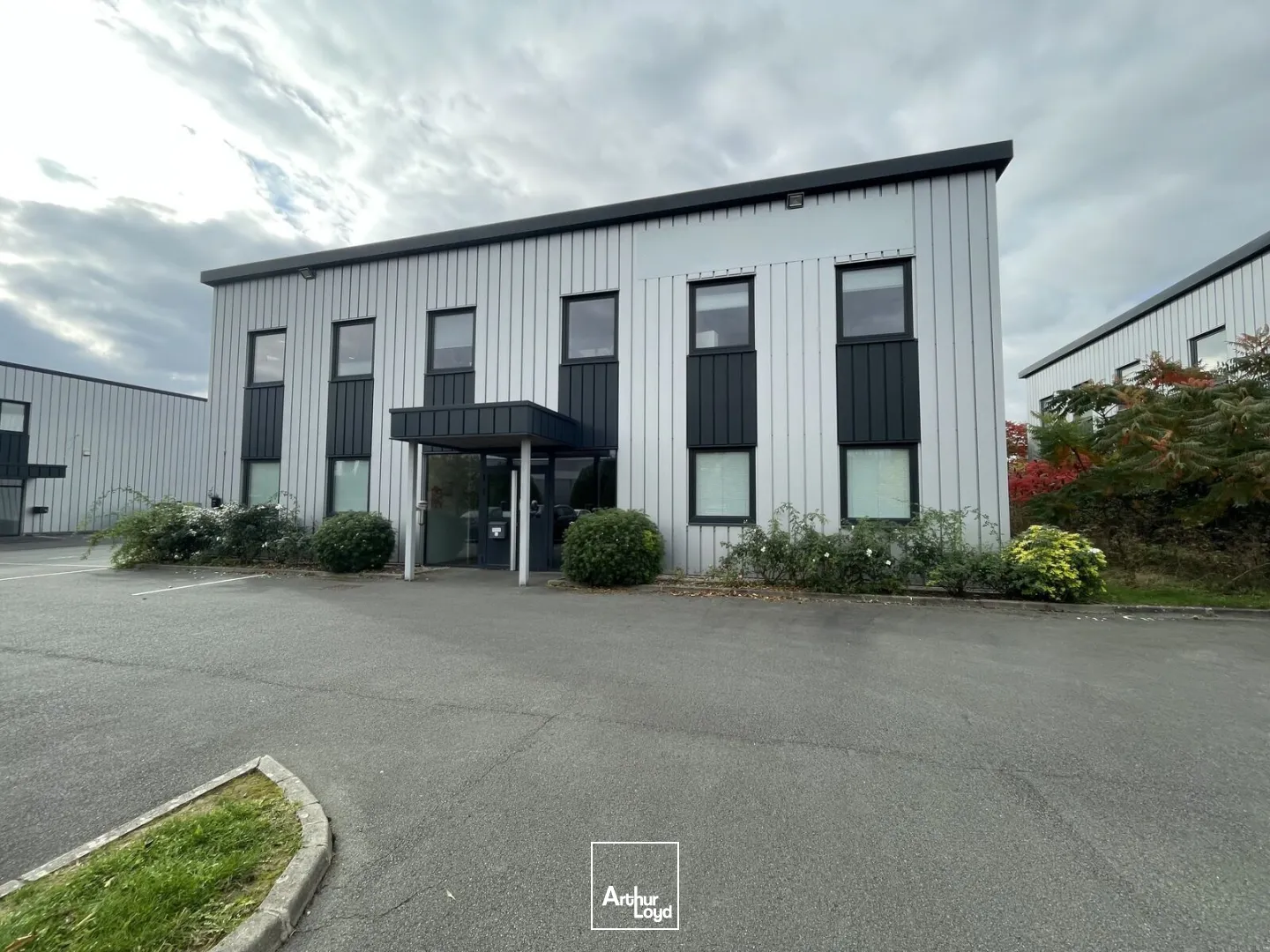 Immeuble tertiaire indépendant à louer ai CIT de Roncq