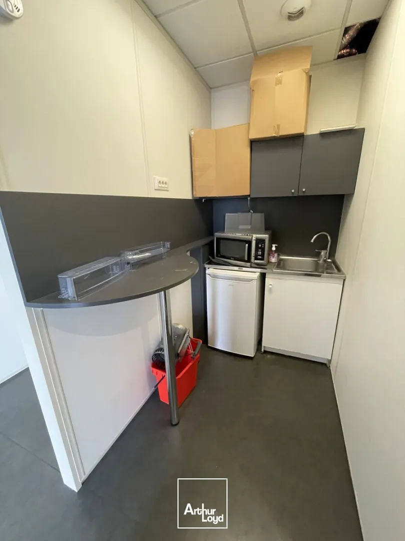 Immeuble tertiaire indépendant à louer ai CIT de Roncq