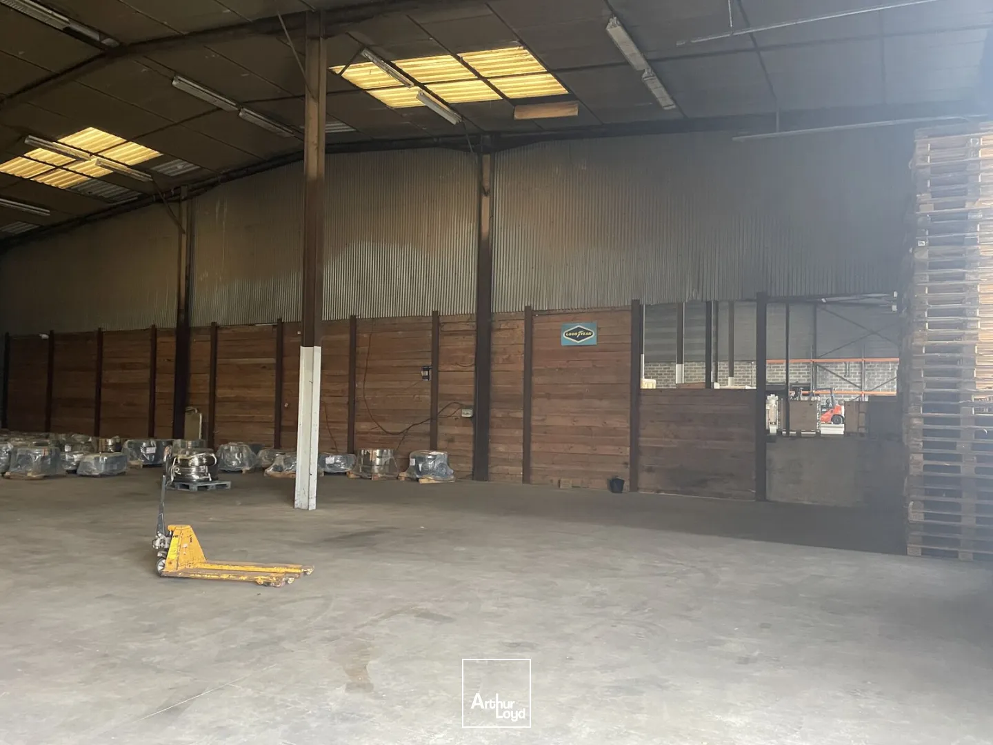 Entrepôt A VENDRE à Cambrai