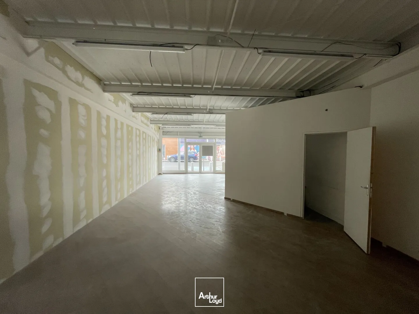 Local commercial 71 m² à vendre - Emplacement premium dans zone commerciale à Agde