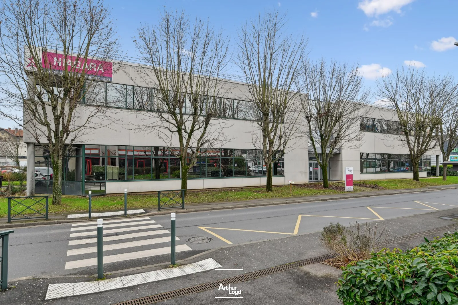 Parc Nanterre-Seine - Bureaux et activité à louer à proximité du RER A - Nombreux services sur site