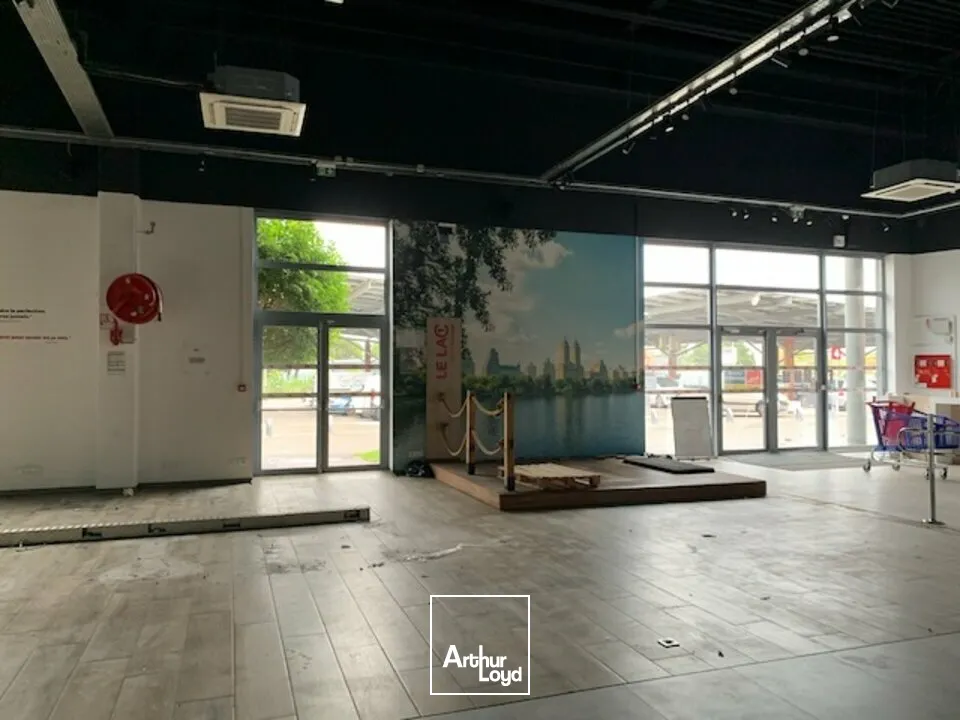 AVIGNON CENTRE COMMERCIAL CAP SUD local commercial à louer d'environ 1200 m2