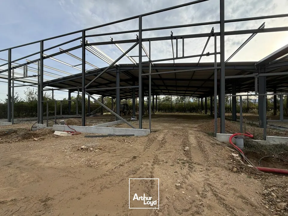 Local de stockage ou d'atelier, situés sur la zone Est de Valence, à proximité immédiate des axes autoroutier.