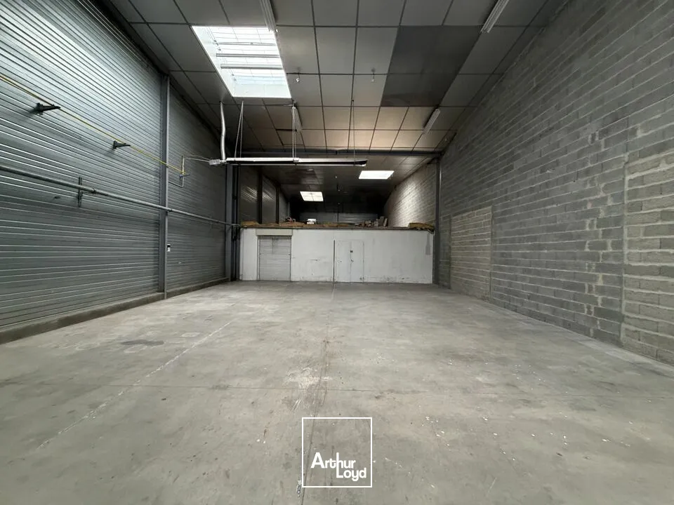 À LOUER - LOCAL DE STOCKAGE DE 200 M² EN ZONE MENDÈS FRANCE !