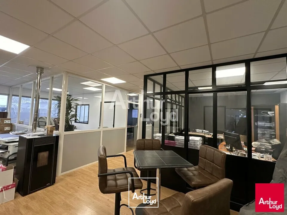 BELLE VISIBILITE - LOCAL COMMERCIAL - VITRE - 200m²