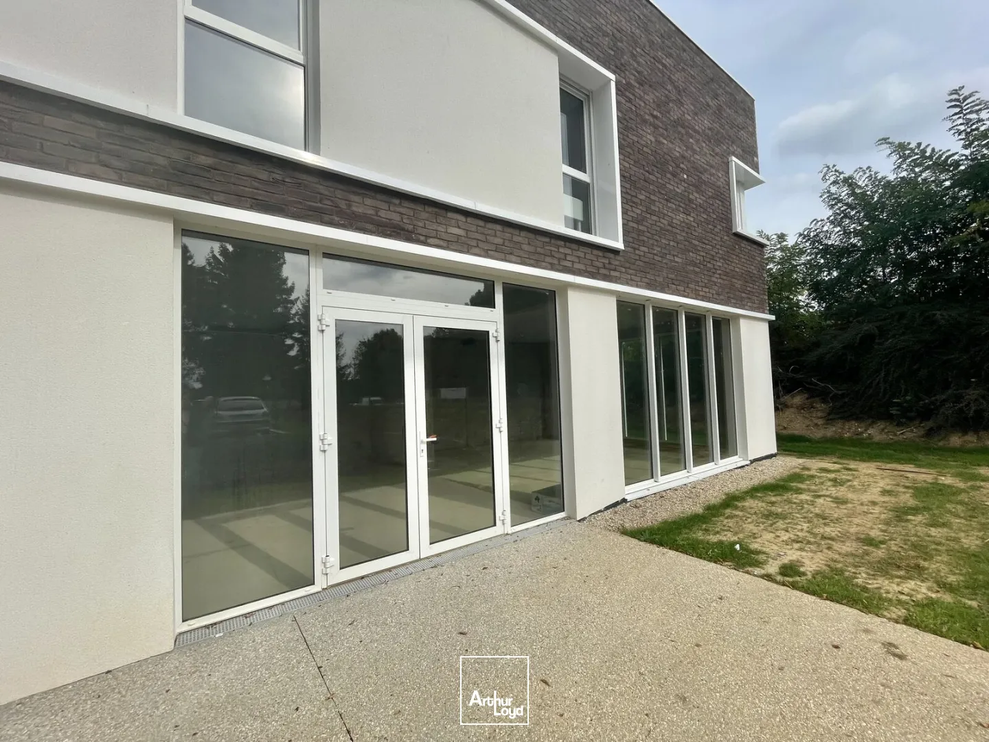 Locaux commerciaux à vendre à FRANQUEVILLE SAINT PIERRE 76520