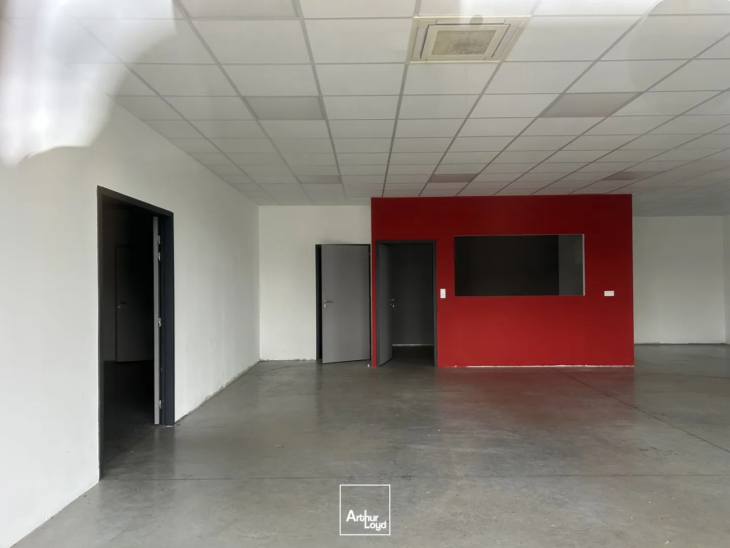 LIBOURNE - ZA LES DAGUEYS - À louer locaux commerciaux de 189 m²