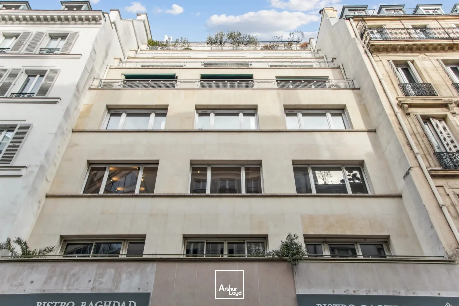 Bureaux A Louer - Espace rénové à Paris 8e - 50 m² 