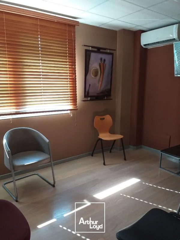 A louer plateau Bureaux 159 m2 à Dillon Stade