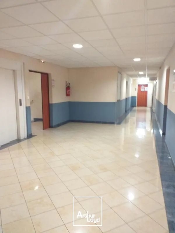 A louer plateau Bureaux 159 m2 à Dillon Stade