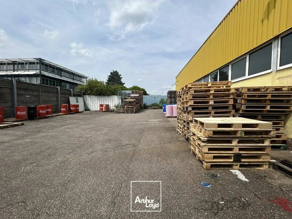 LOCAL D'ACTIVITE - ENTREPOT à VENDRE de 2374 m²