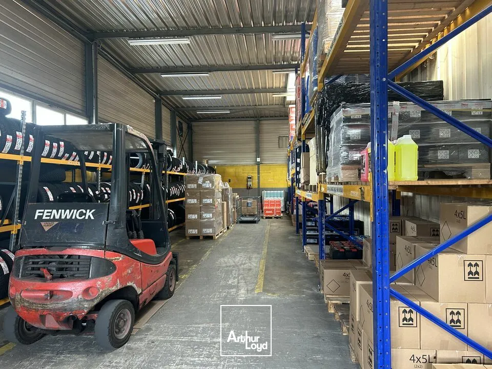 LOCAL D'ACTIVITE - ENTREPOT à VENDRE de 2374 m²