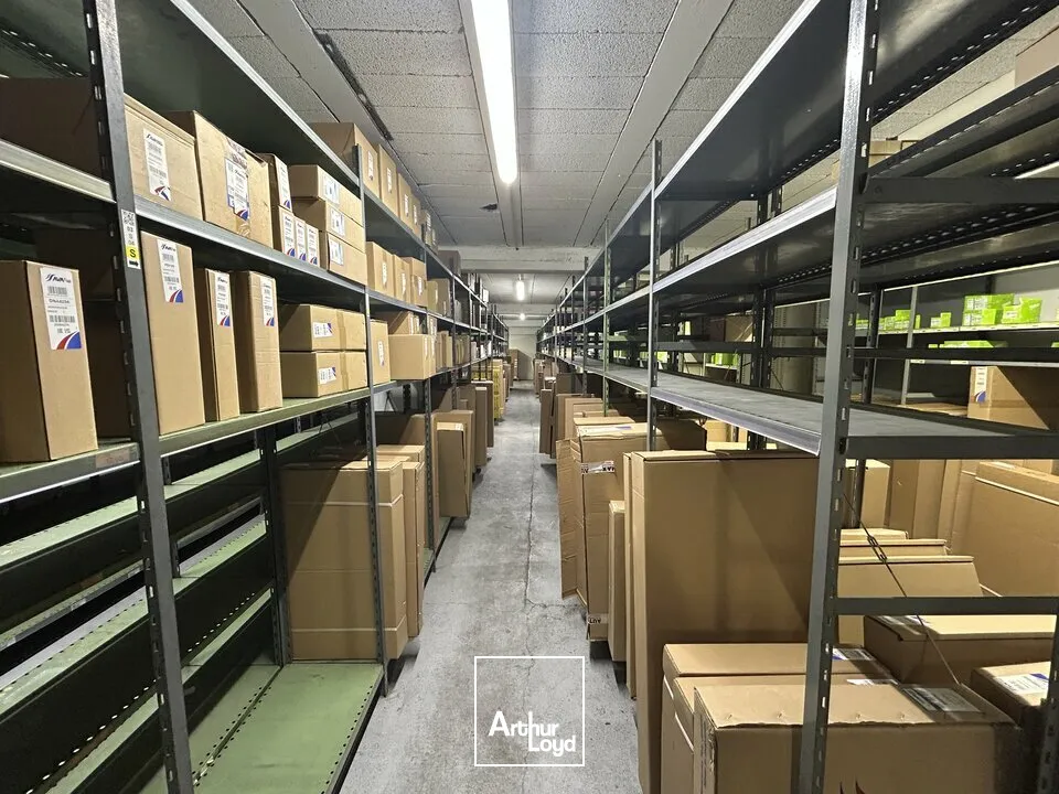 LOCAL D'ACTIVITE - ENTREPOT à VENDRE de 2374 m²
