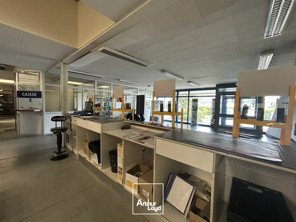 LOCAL D'ACTIVITE - ENTREPOT à VENDRE de 2374 m²