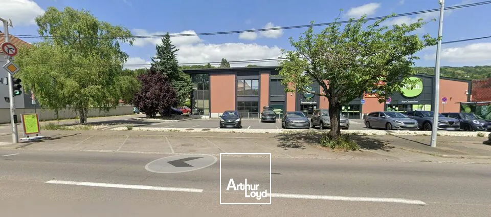 LOCAL COMMERCIAL à LOUER de 231 m²