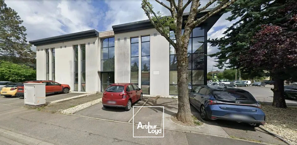 LOCAL COMMERCIAL à LOUER de 231 m²