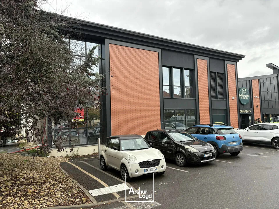 LOCAL COMMERCIAL à LOUER de 231 m²