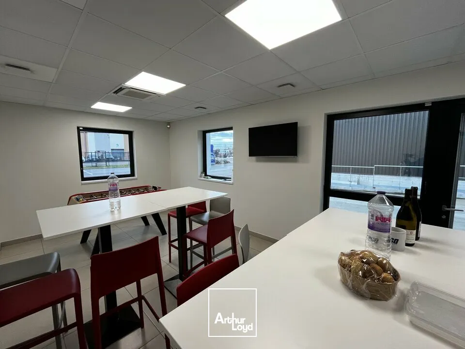 LOCAL D'ACTIVITE - ENTREPOT à VENDRE de 2141 m²